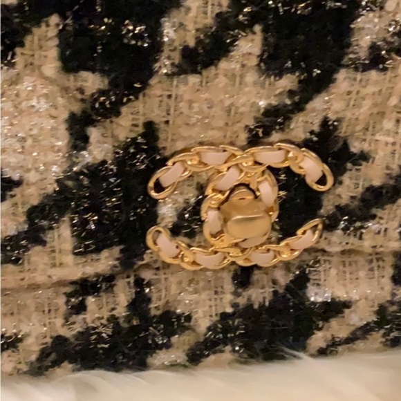 CHANEL Beige Black Gold Flap Bag Excellent condition Chanel Houndstooth 2019 - Picture 5 of 7